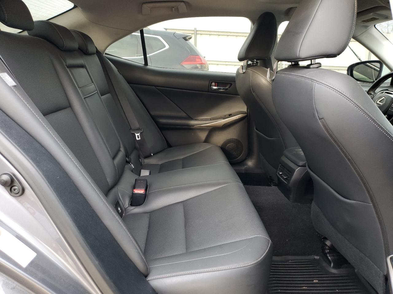 2016 Lexus IS - Image 10