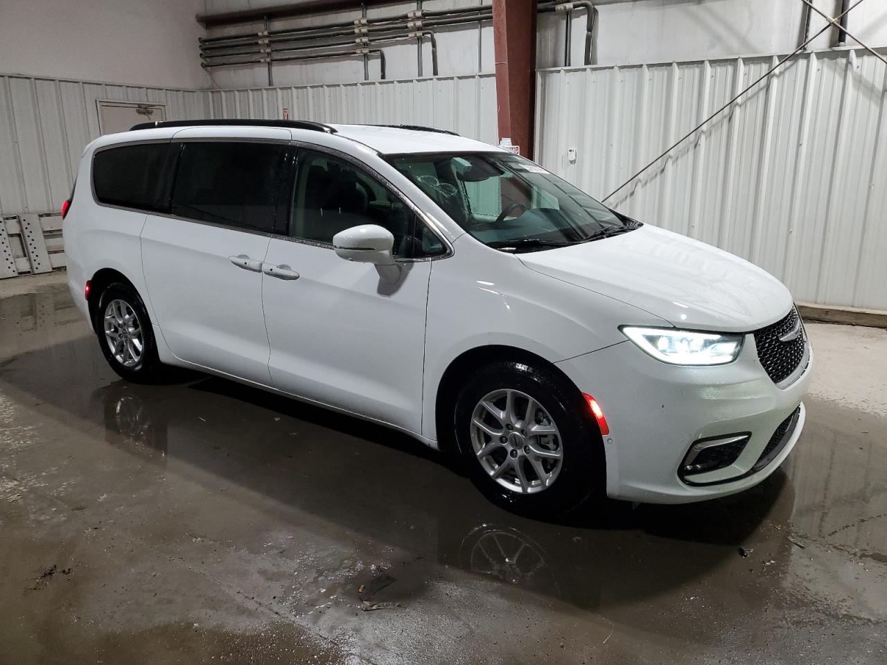 2022 Chrysler Pacifica - Image 4