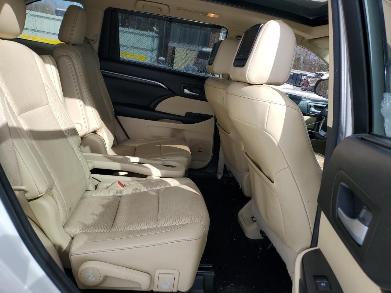 2015 Toyota Highlander - Image 11