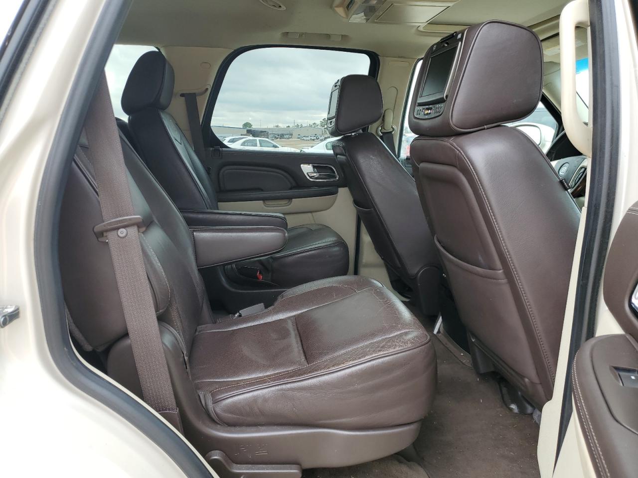 2013 Cadillac Escalade - Image 11