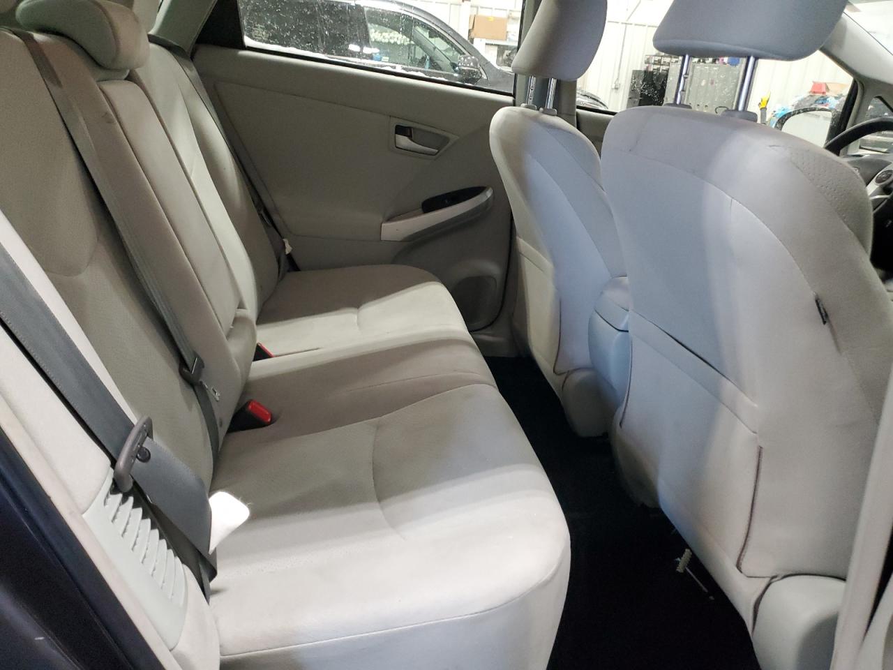 2013 Toyota Prius - Image 10