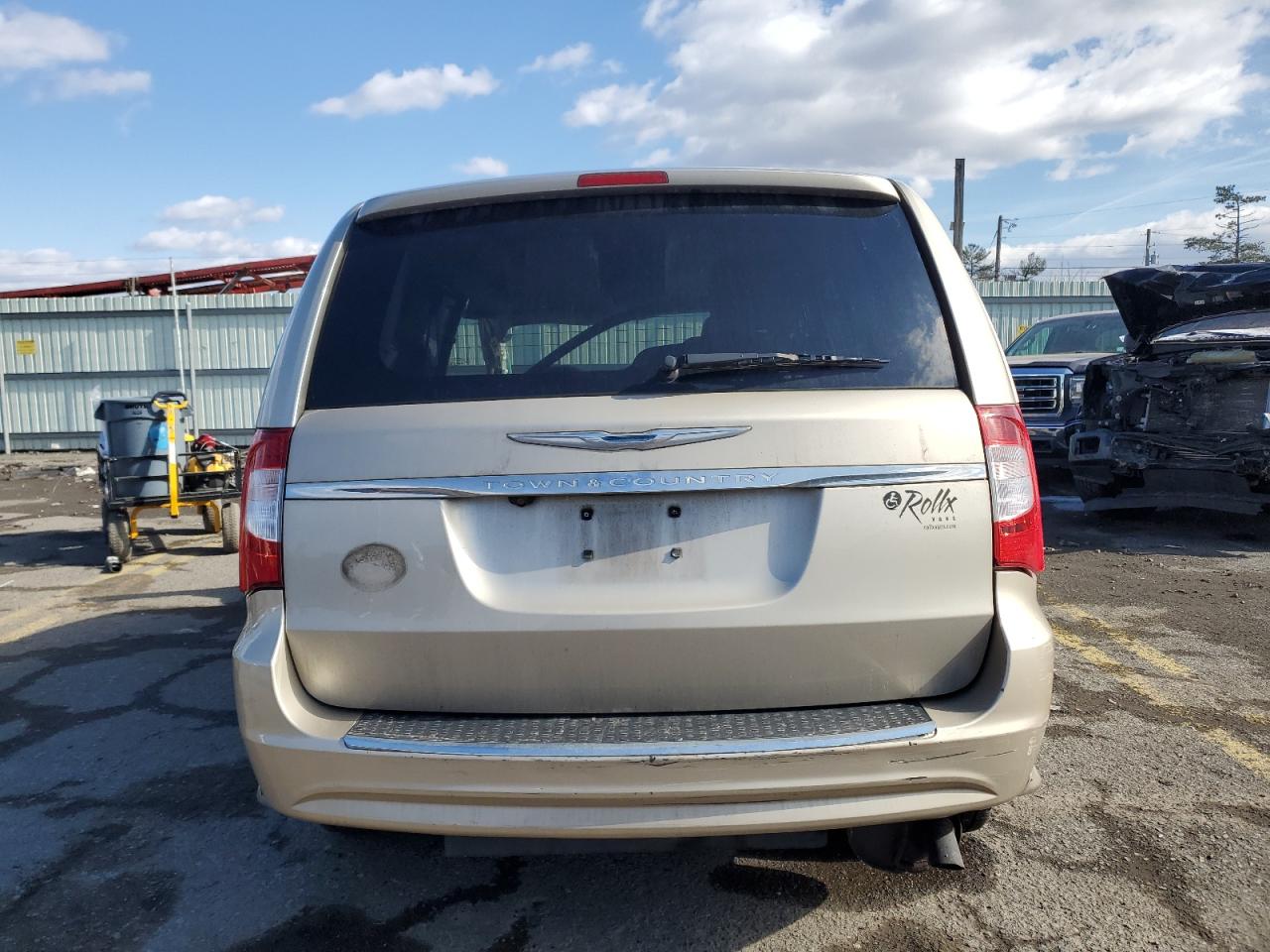 2012 Chrysler Town & Country - Image 6