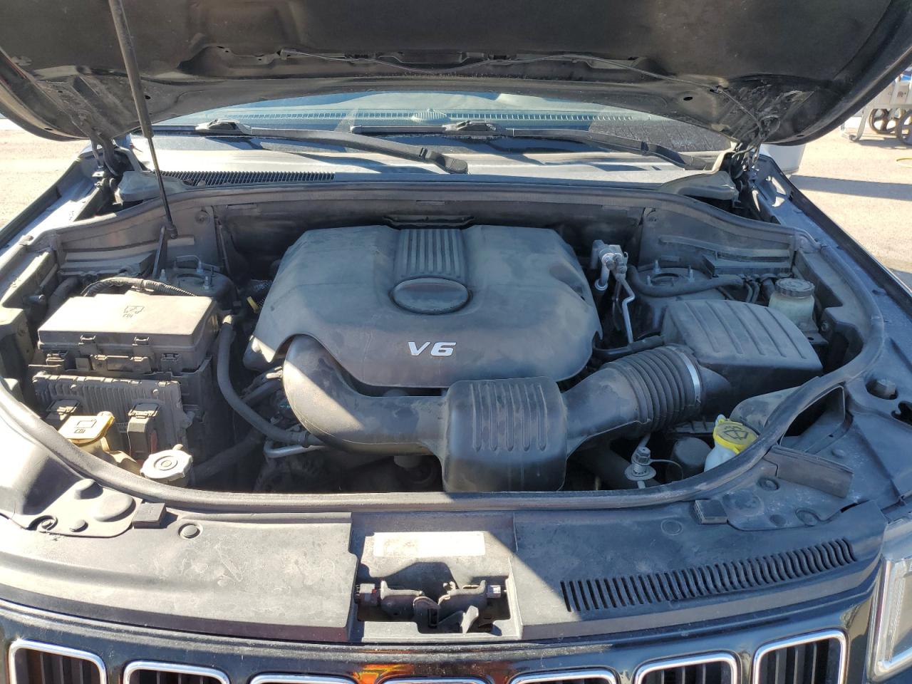 2014 Jeep Grand Cherokee - Image 11