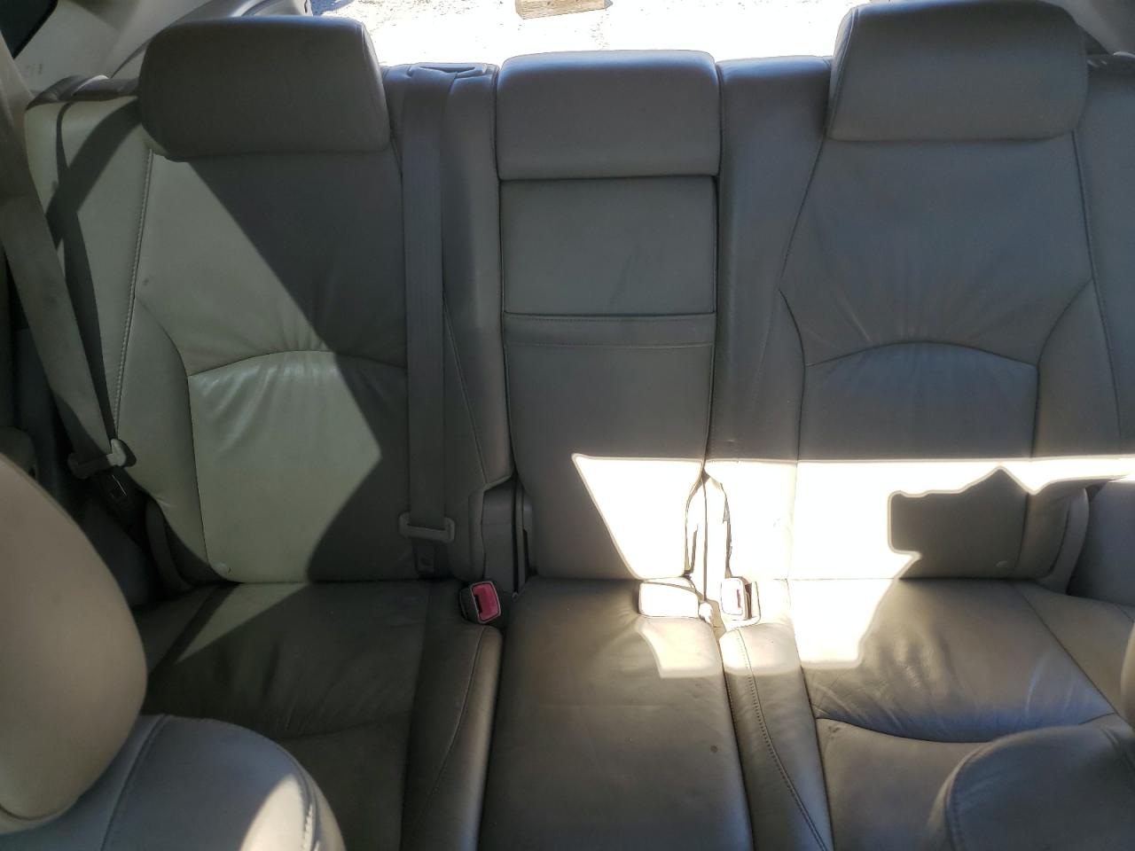 2005 Lexus RX - Image 10
