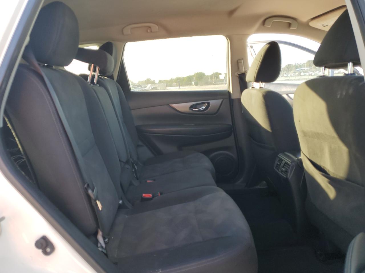 2016 Nissan Rogue - Image 11