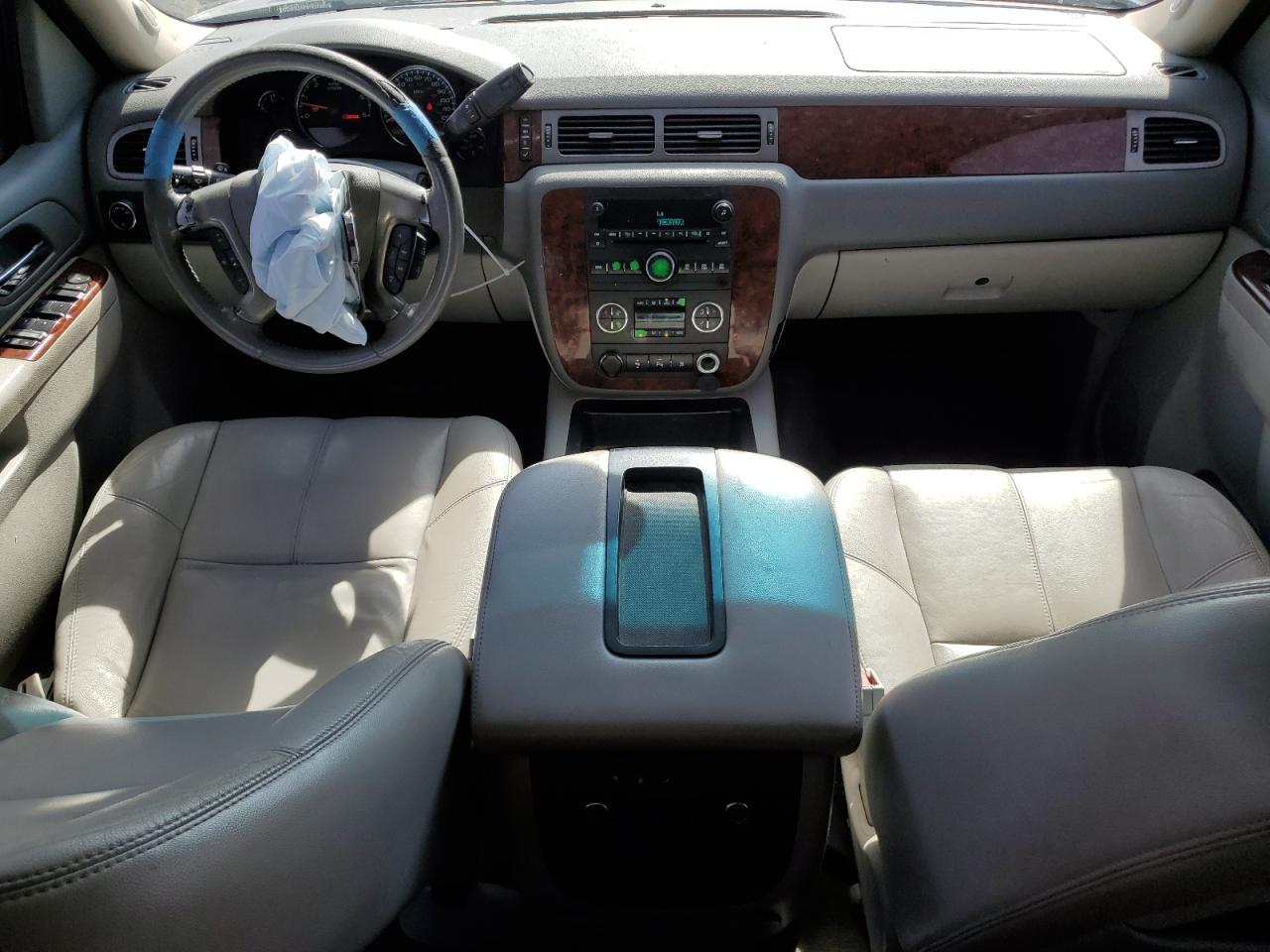 2011 Chevrolet Suburban - Image 8