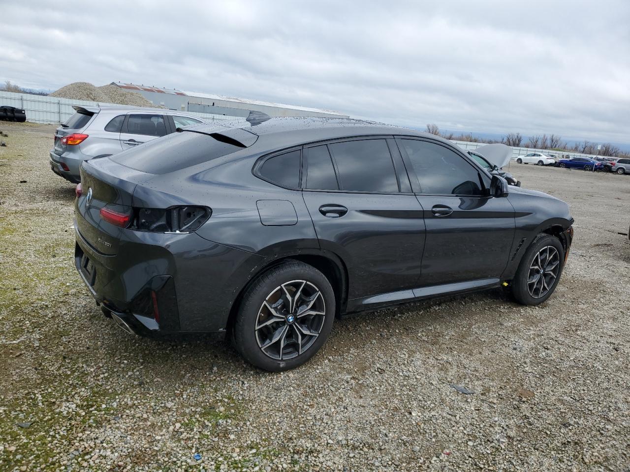 2024 BMW X4 - Image 3