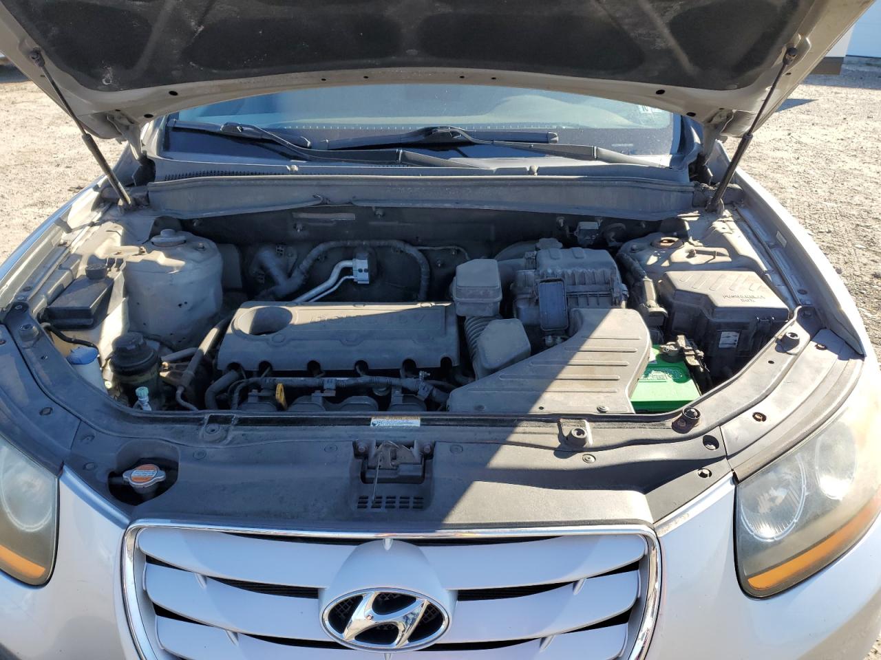 2010 Hyundai Santa Fe - Image 13