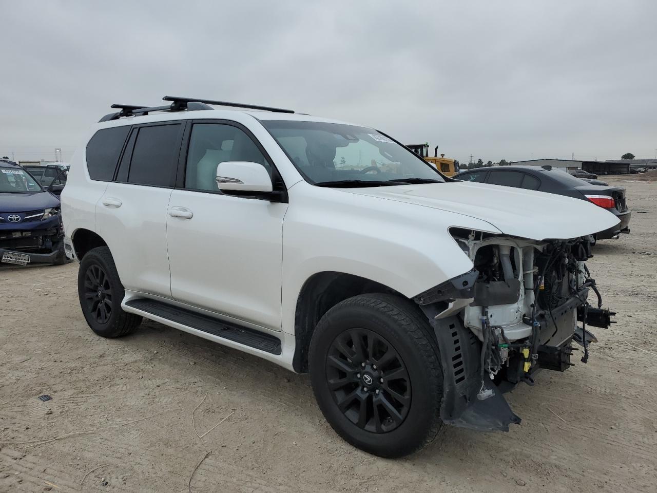 2023 Lexus GX - Image 4