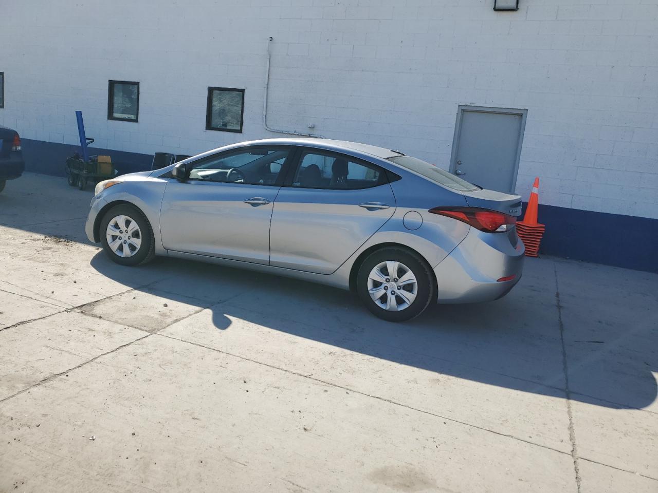 2016 Hyundai Elantra - Image 2