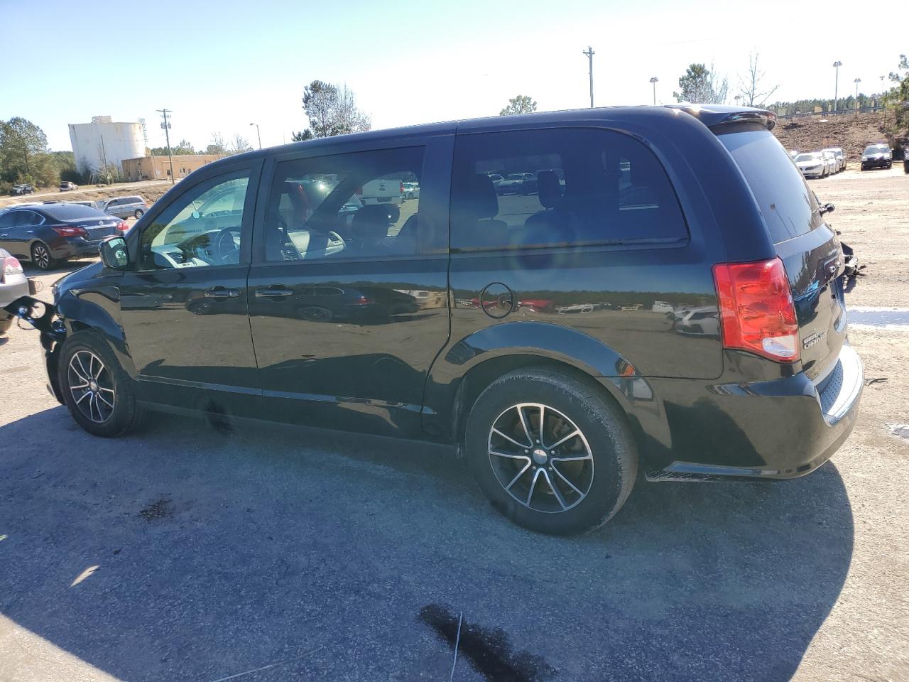 2019 Dodge Caravan - Image 2