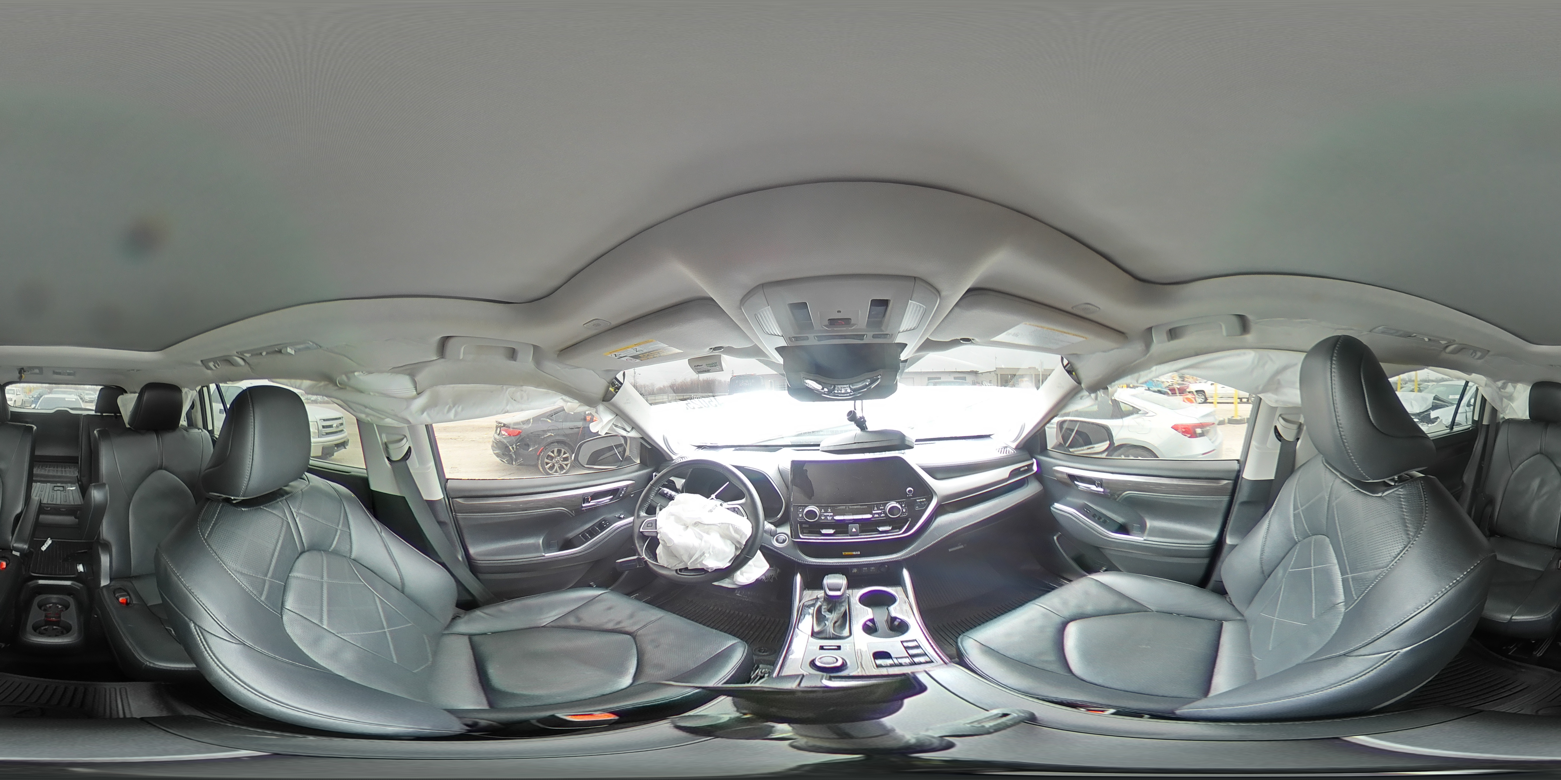 2024 Toyota Highlander - Image 13