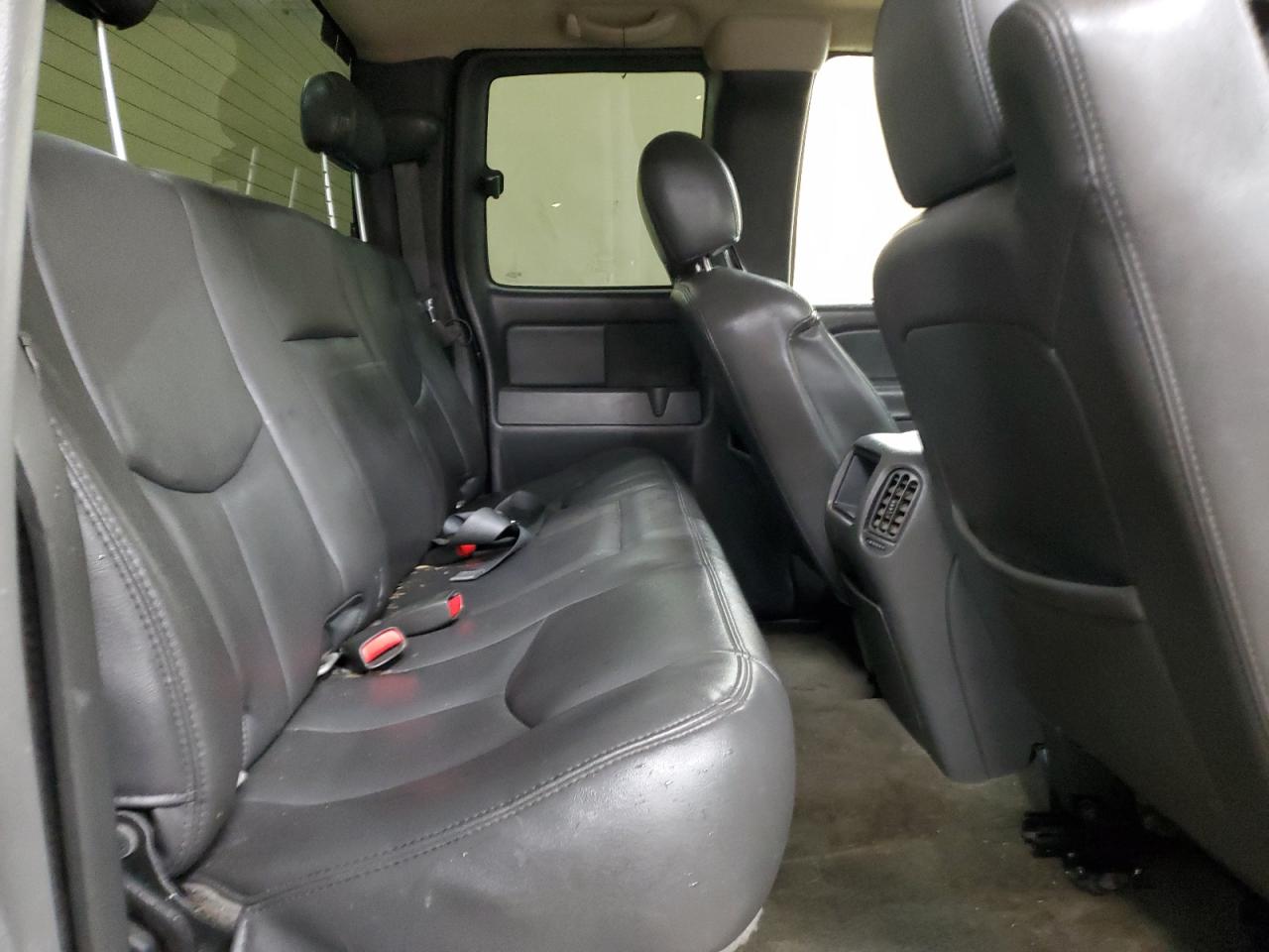 2005 Chevrolet Silverado - Image 10