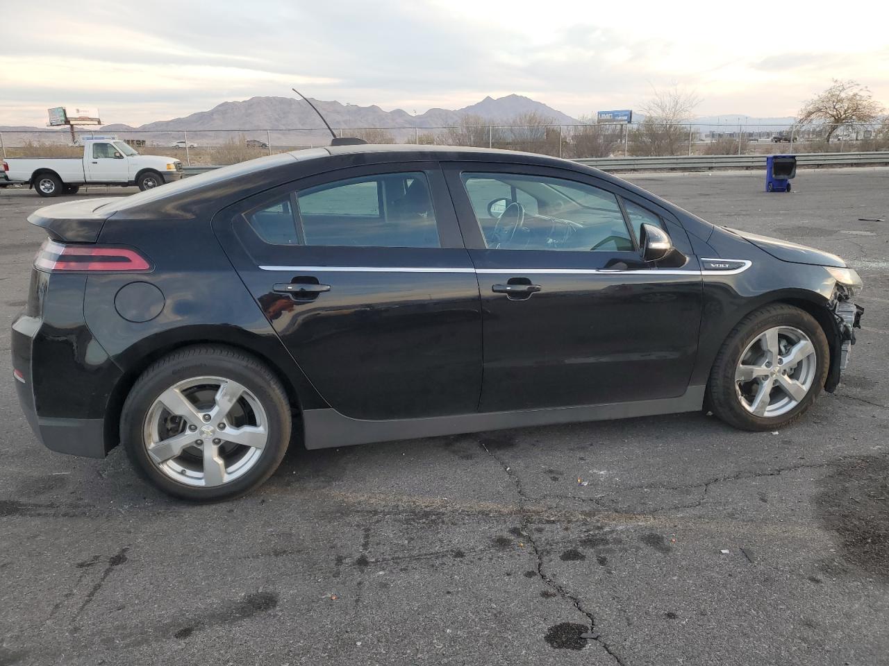 2015 Chevrolet Volt - Image 3