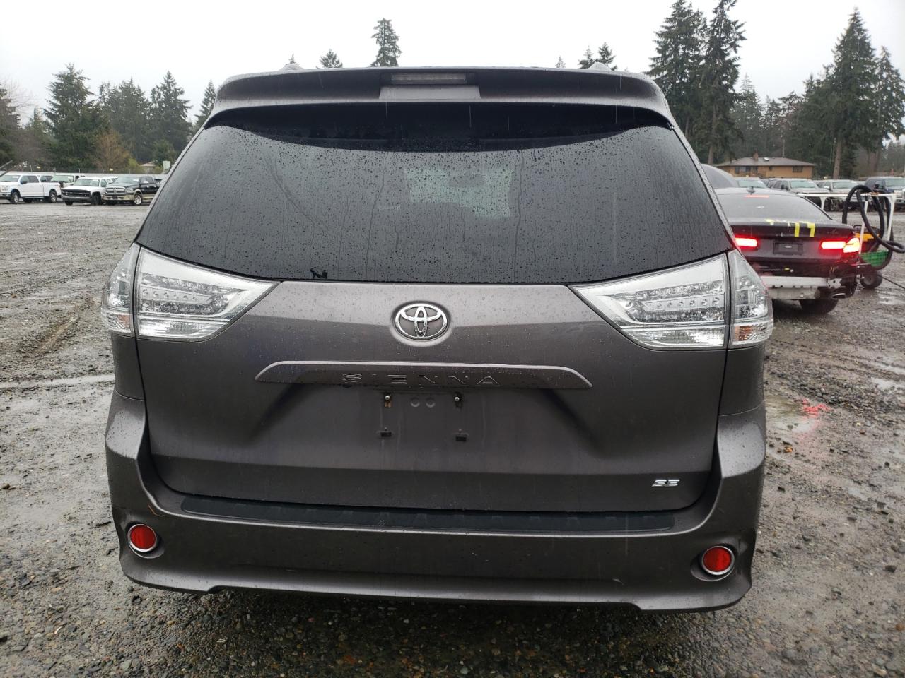 2017 Toyota Sienna - Image 6