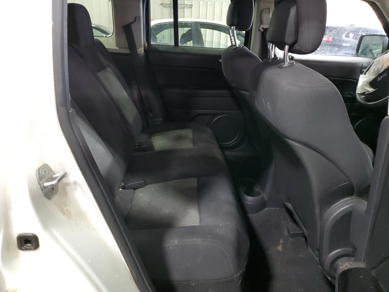 2010 Jeep Liberty (Patriot) - Image 10
