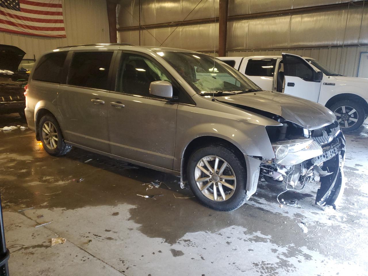 2019 Dodge Caravan - Image 4