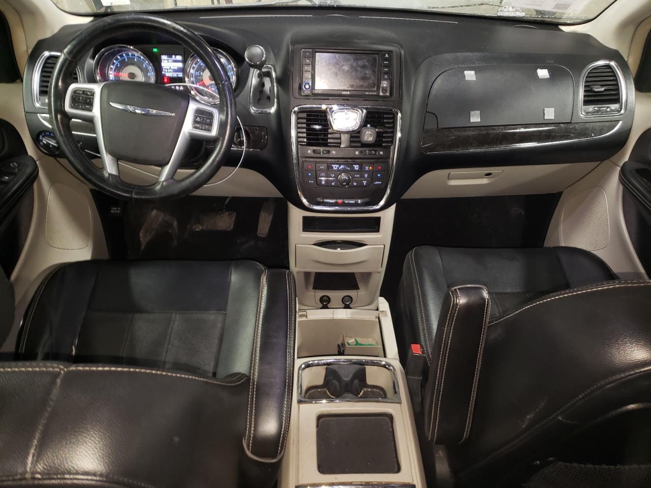 2012 Chrysler Town & Country - Image 8