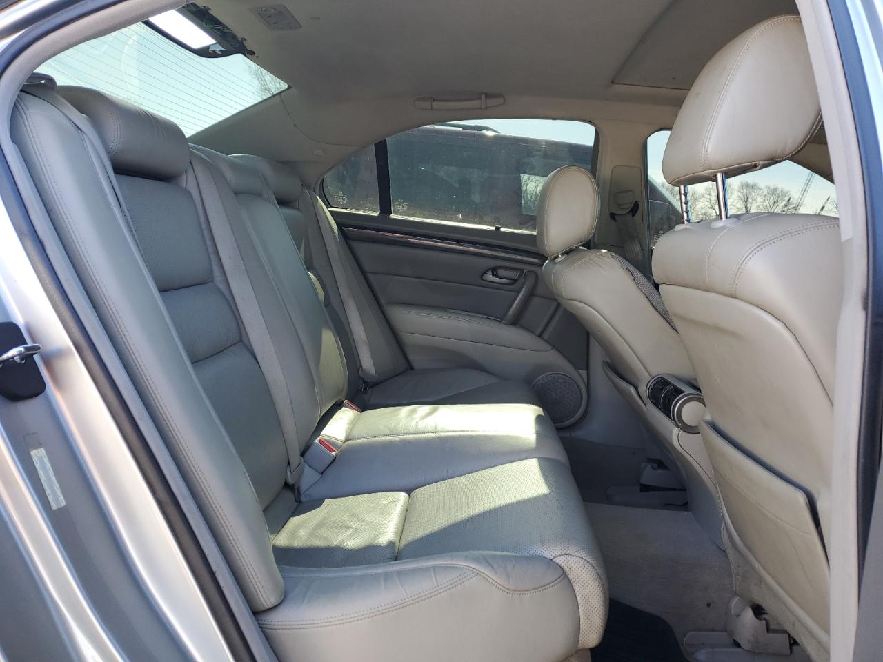 2009 Acura RL - Image 10
