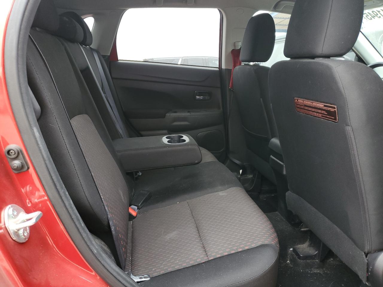 2018 Mitsubishi Outlander - Image 12