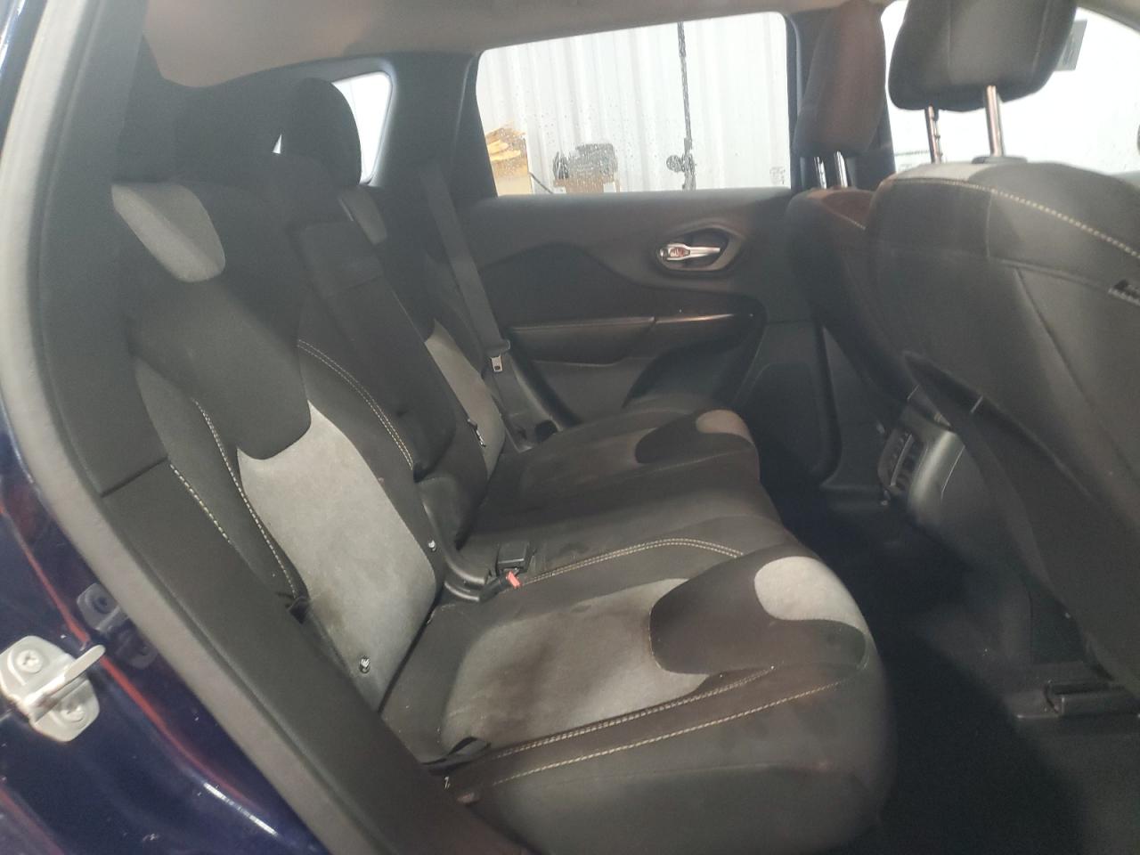 2016 Jeep Grand Cherokee - Image 11