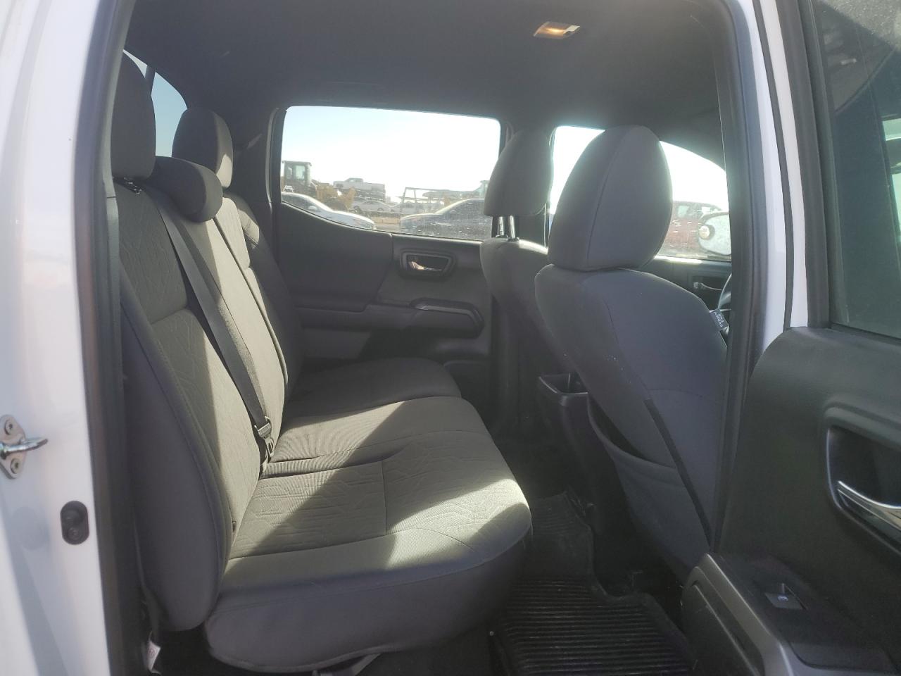 2018 Toyota Tacoma - Image 10