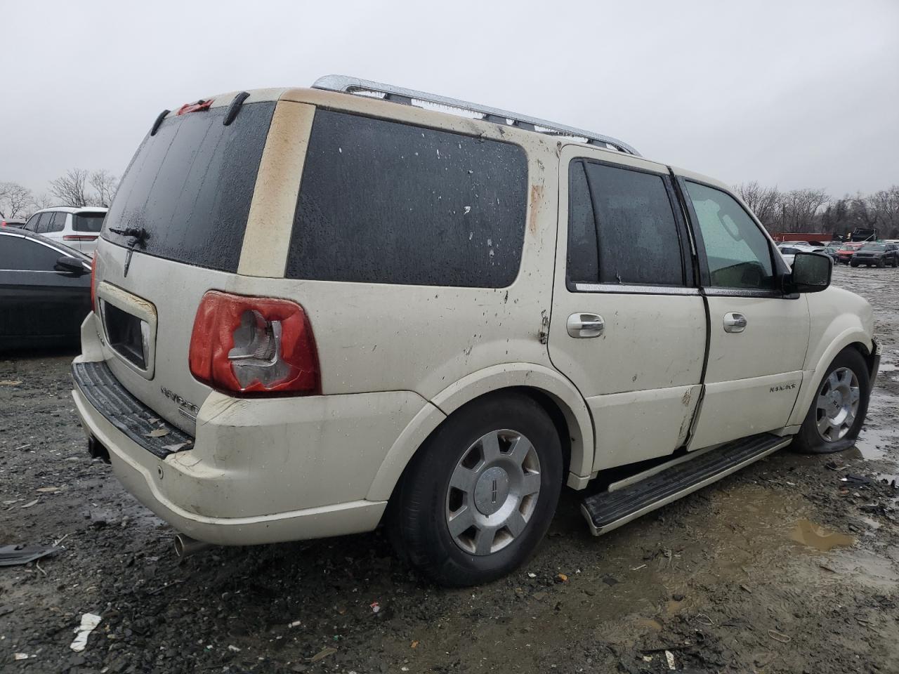 2006 Lincoln Navigator - Image 3