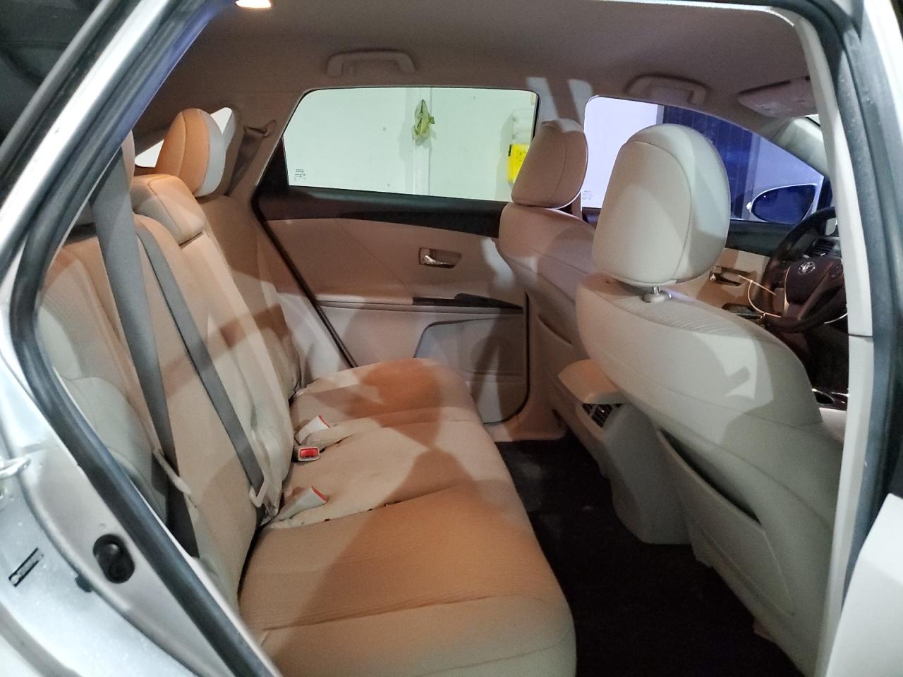 2015 Toyota Venza - Image 11