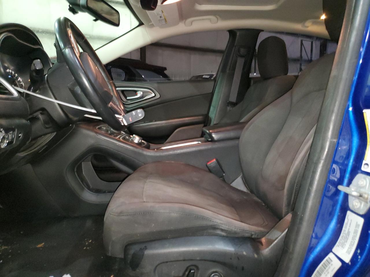 2015 Chrysler 200 - Image 7