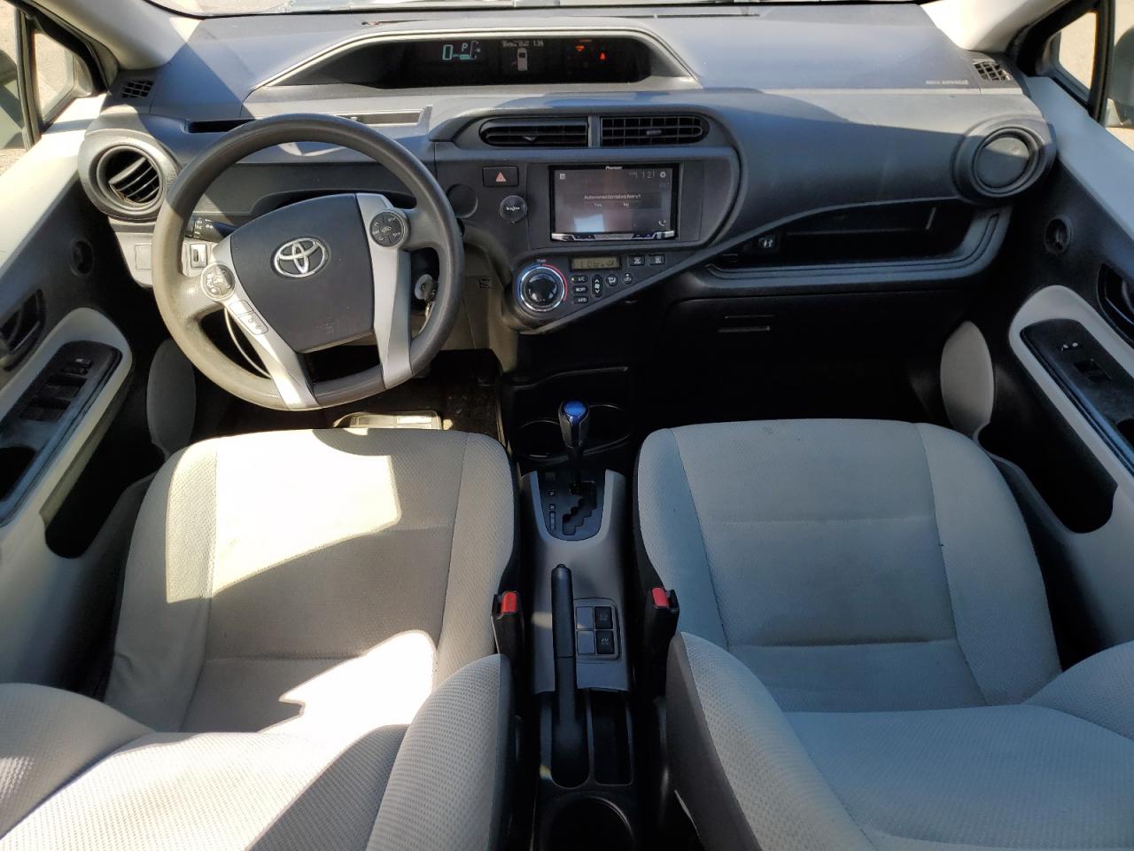 2014 Toyota Prius - Image 8