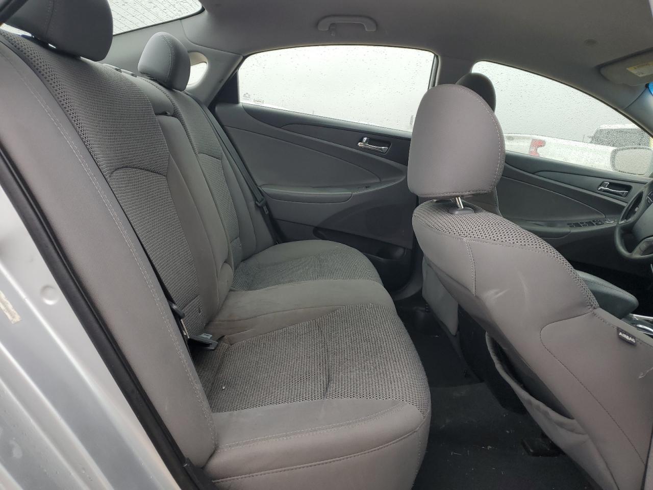 2011 Hyundai Sonata - Image 11