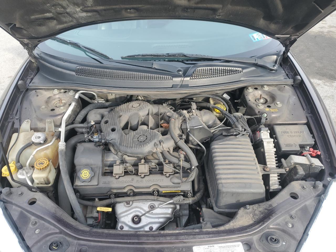 2004 Chrysler Sebring - Image 11