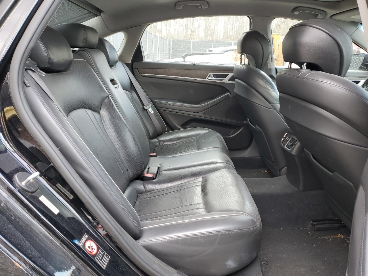 2015 Hyundai Genesis - Image 10