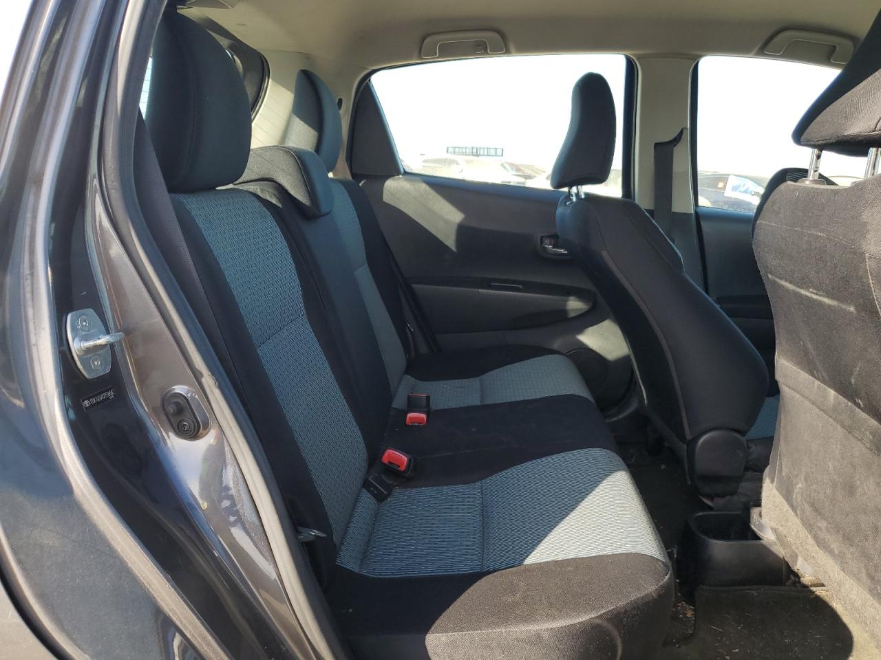 2012 Toyota Yaris - Image 10