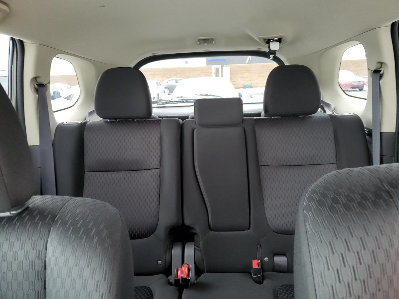 2014 Mitsubishi Outlander - Image 10