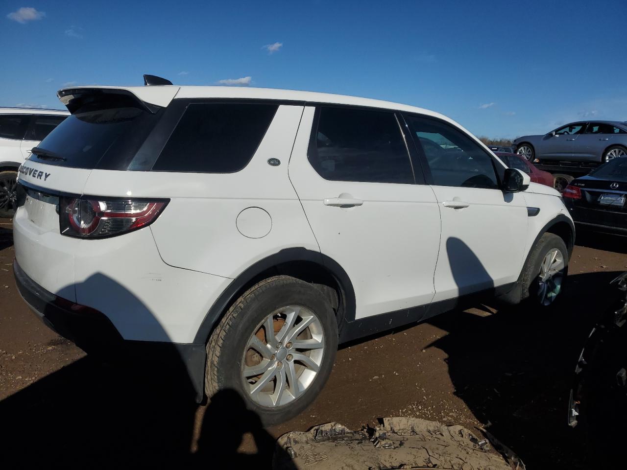 2017 Land Rover Discovery - Image 3