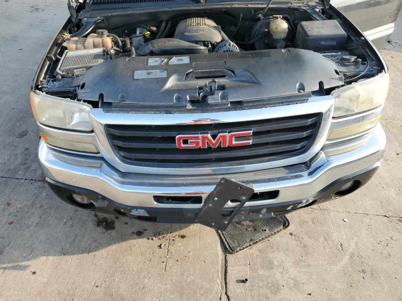 2005 GMC Sierra - Image 13