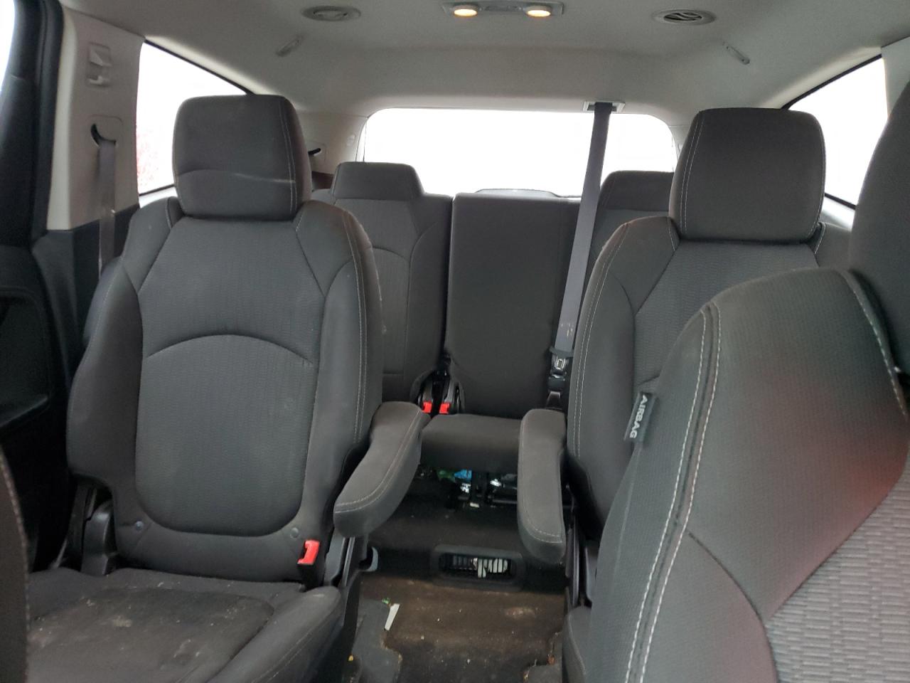 2015 Chevrolet Traverse - Image 10