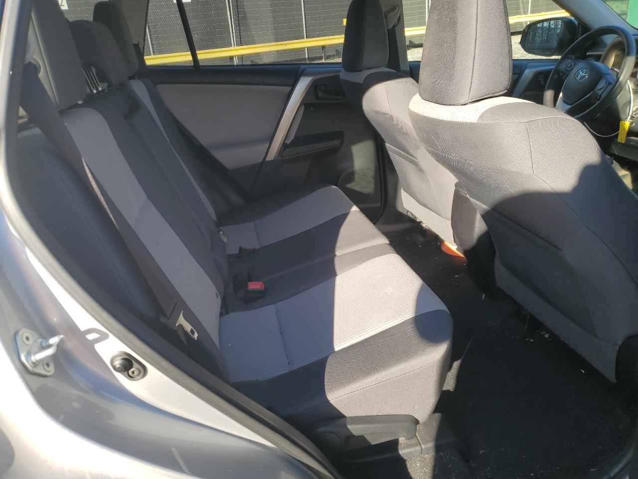 2015 Toyota RAV 4 - Image 12
