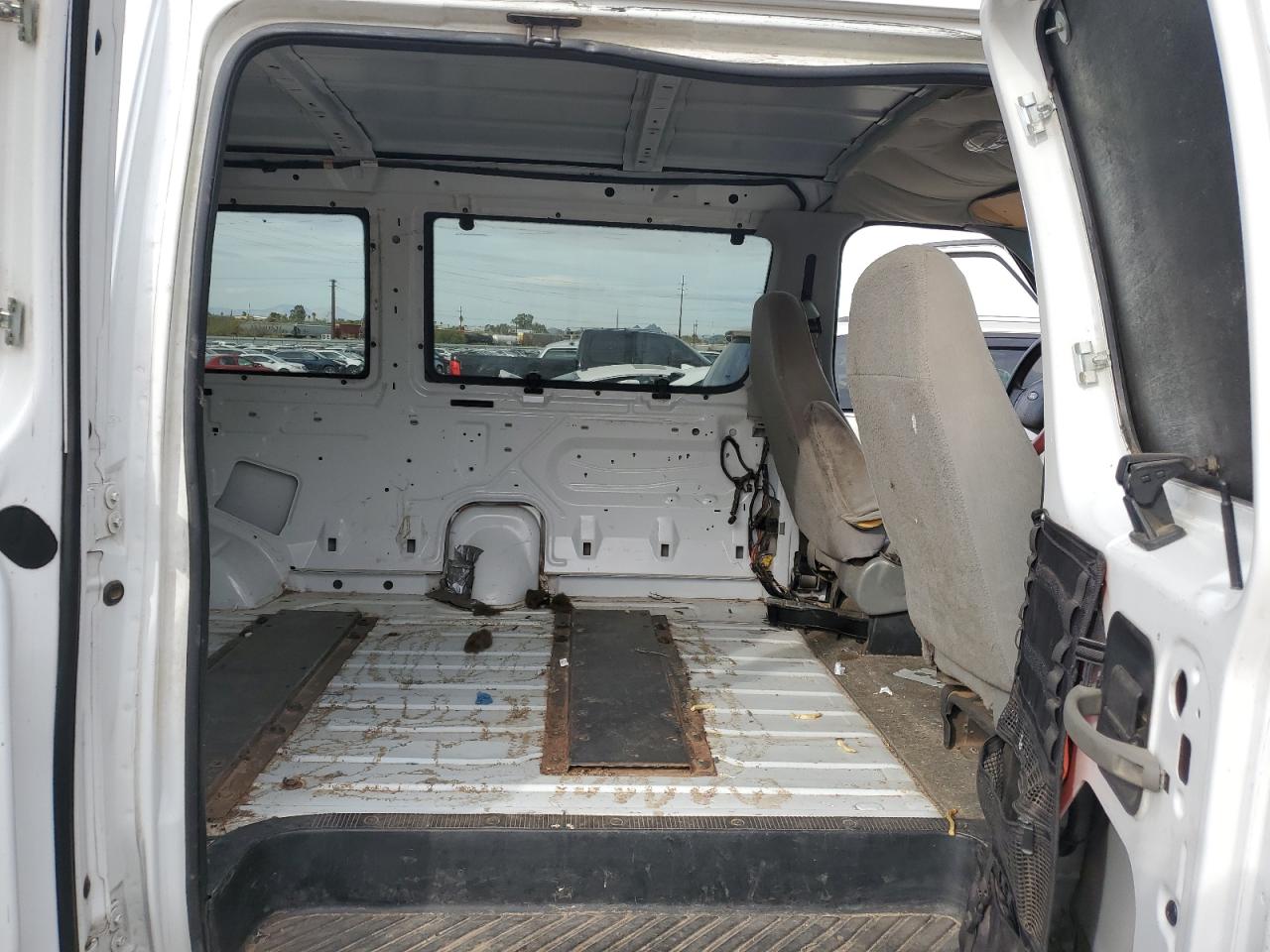 2006 Ford Econoline - Image 11