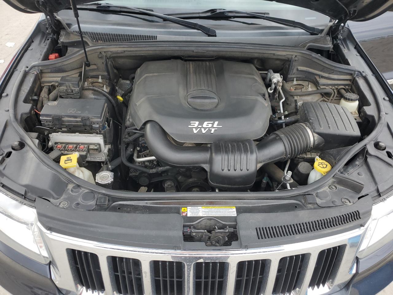 2012 Jeep Grand Cherokee - Image 12