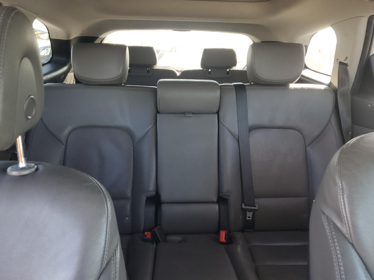 2015 Hyundai Santa Fe - Image 10