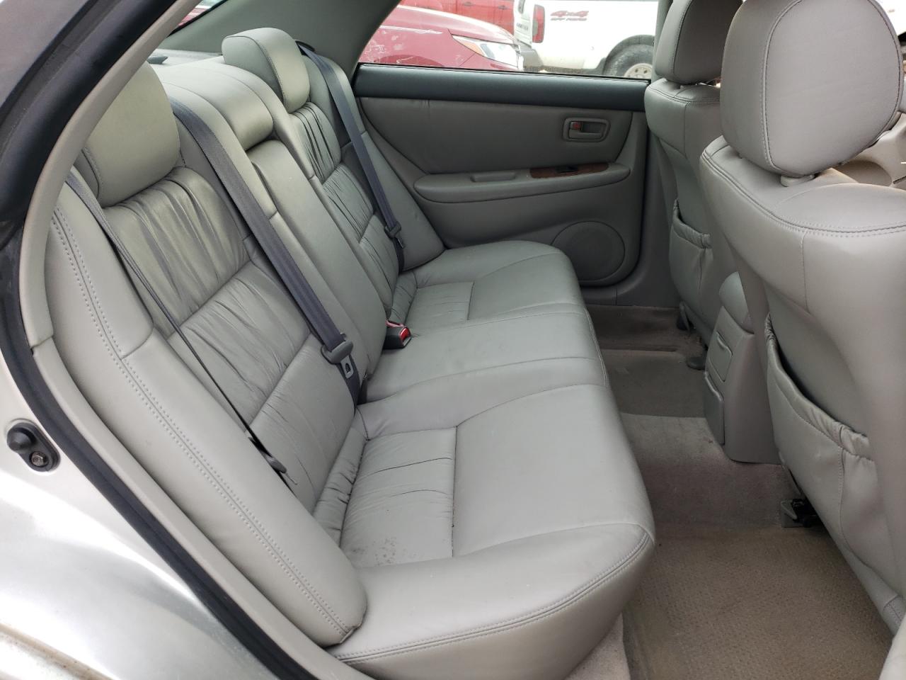 2001 Lexus ES - Image 10