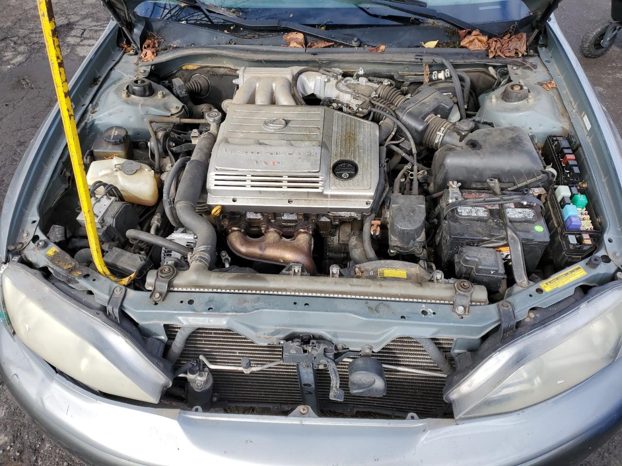 2001 Lexus ES - Image 12