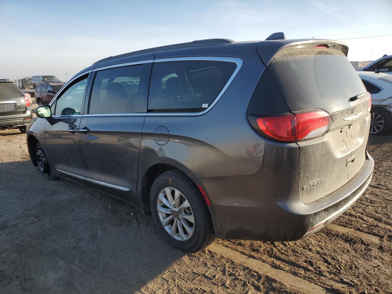 2017 Chrysler Pacifica - Image 2