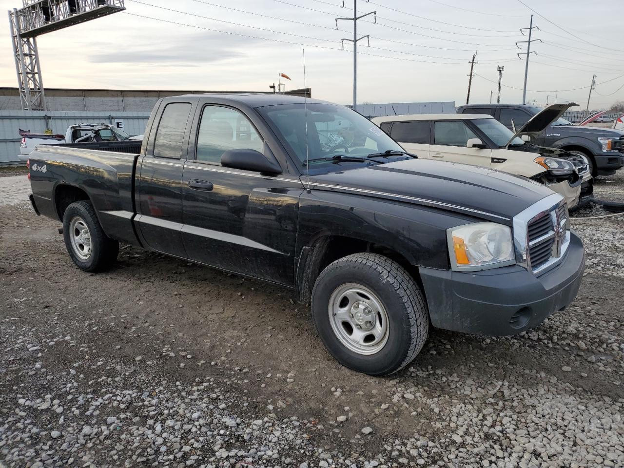2005 Dodge Dakota - Image 4