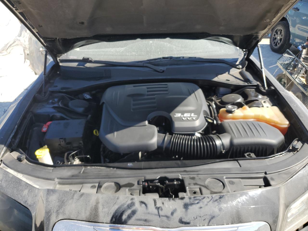 2012 Chrysler 300 - Image 11