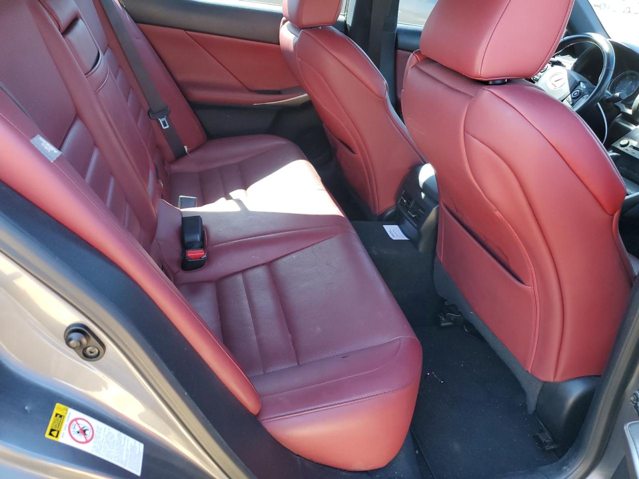 2015 Lexus IS - Image 10