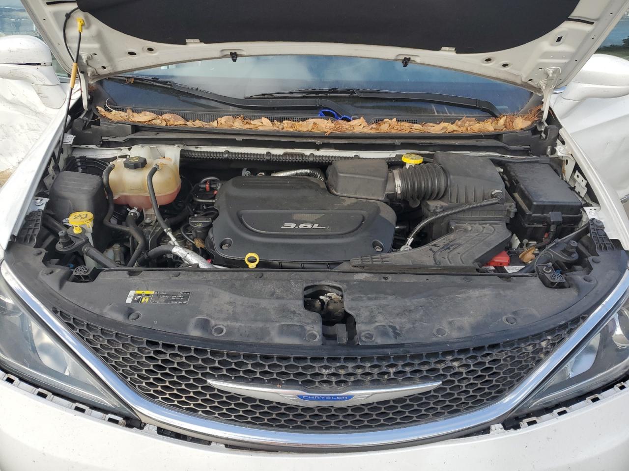 2019 Chrysler Pacifica - Image 12