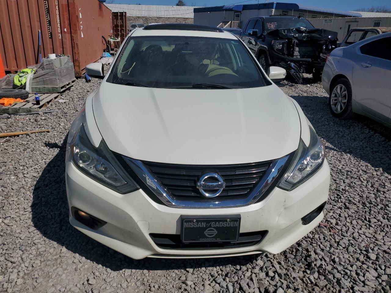 2017 Nissan Altima - Image 5